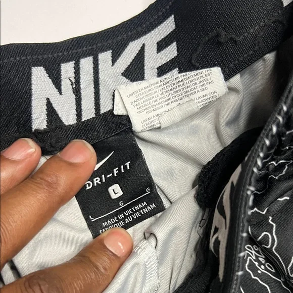 Nike Men's Drifit Black Patterned Athletic Shorts - Picture 2 of 11